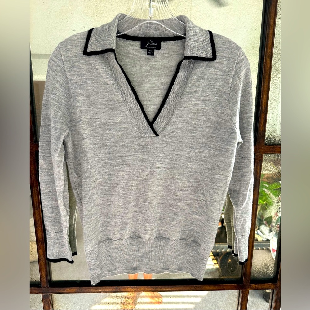 J Crew tipped polo sweater in featherweight cashmere. Size XS